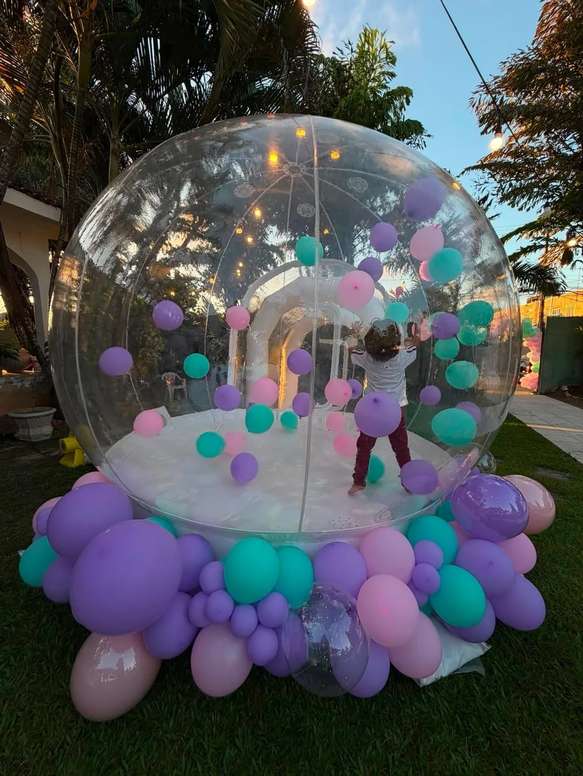 Festa em família e ambiente encantador com infláveis Tatá