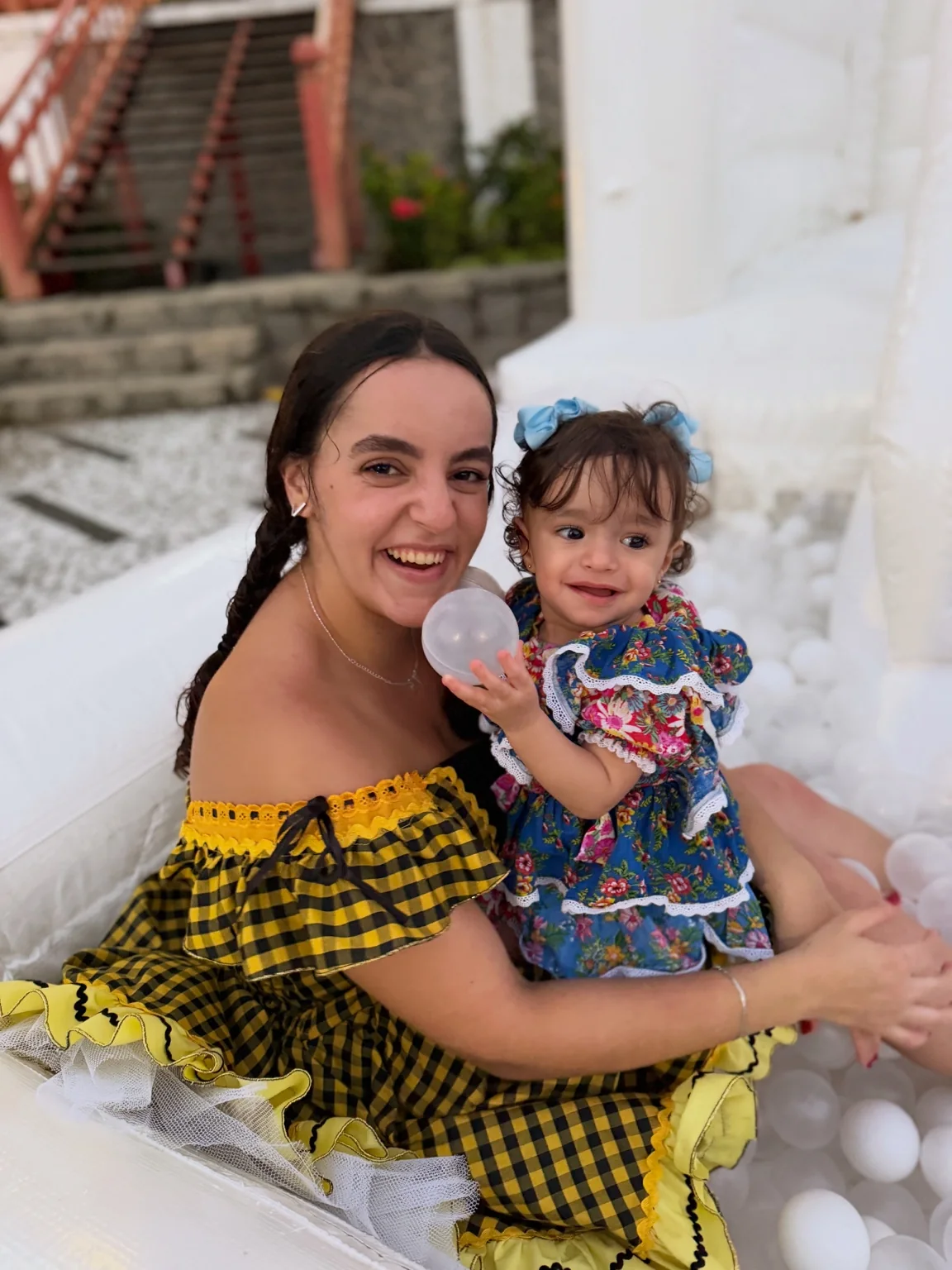 Festa em família e ambiente encantador com infláveis Tatá